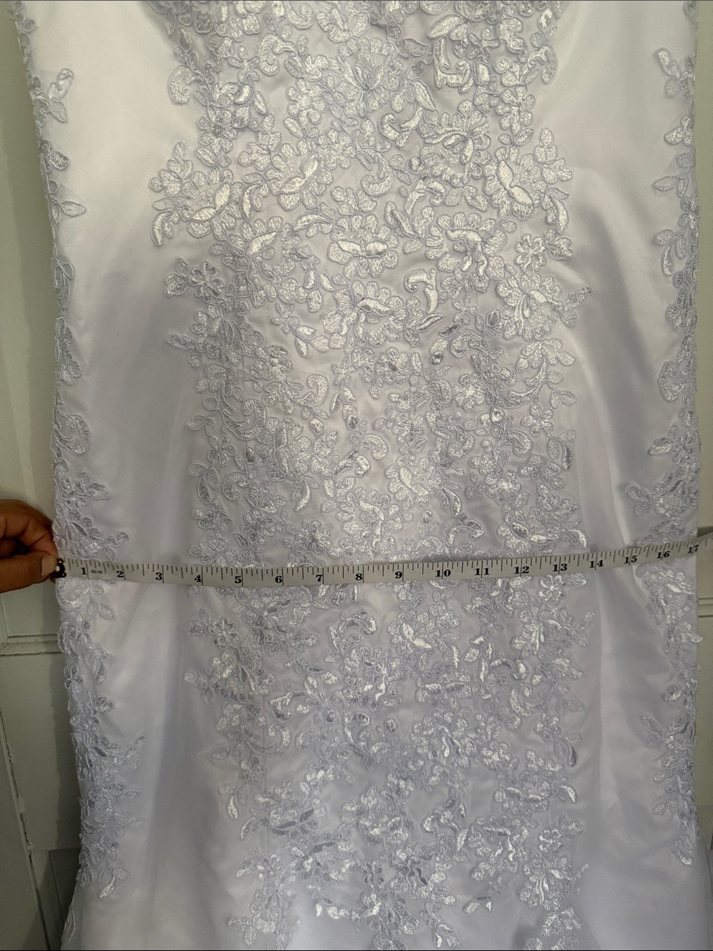 Ivory Lace Mermaid Wedding Dress with Floral Appliqué - Picture 12 of 16